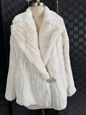Bernardo Ivory faux fur jacket. Size XL.